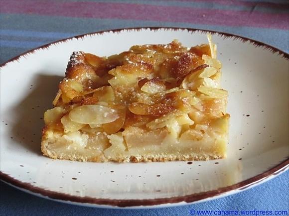 Apfelkuchen mit "Bienenstich-Haube“